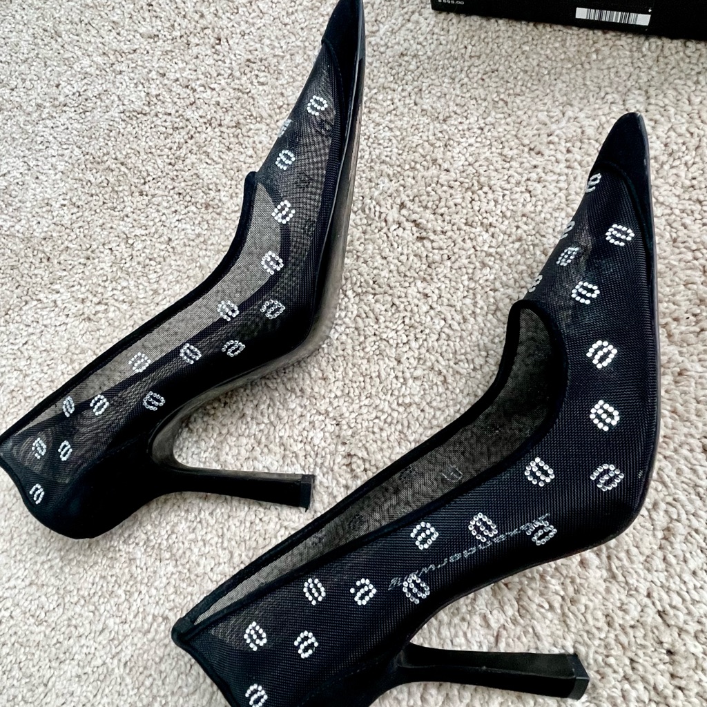 Elegant Black Heels With Classic Silhouette